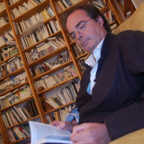 "A louer chambre vide pour personne seule." "A louer chambre vide pour personne seule."