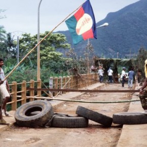 Retour sur le 5 mai 1988 : l’assaut de la grotte d’Ouvéa en Nouvelle Calédonie. Un reportage de Jean-Luc Blain. Retour sur le 5 mai 1988 : l’assaut de la grotte d’Ouvéa en Nouvelle Calédonie. Un reportage de Jean-Luc Blain.