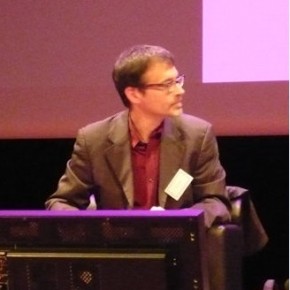 Yves Citton, " Ce que nous dit Spinoza: méfions-nous de la tristesse!" Yves Citton, " Ce que nous dit Spinoza: méfions-nous de la tristesse!"