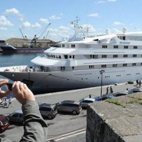 « Private yacht no access ». N°646 « Private yacht no access ». N°646