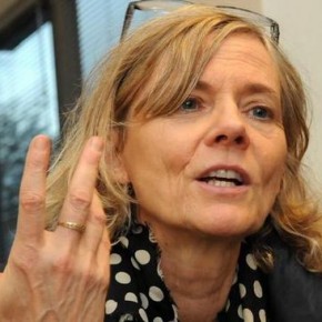 Florence Aubenas, "Il y a vraiment deux France côte à côte". Florence Aubenas, "Il y a vraiment deux France côte à côte".